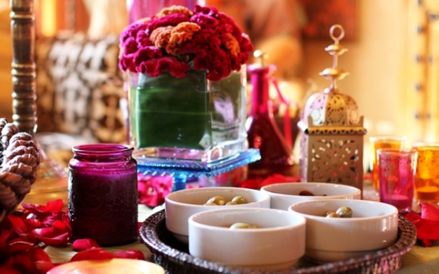 décoration marocaine traditionnelle pour tables salle de mariage