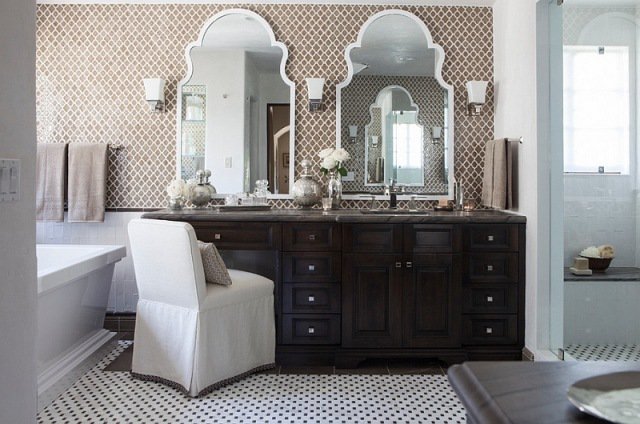 idées decoaration de salle bains miroirs forme marocaine